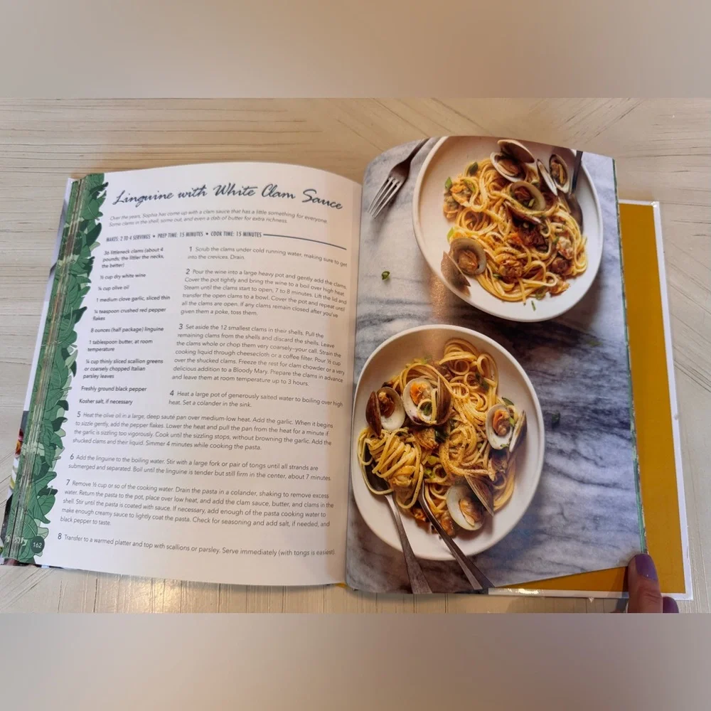The Golden Girls Cookbook by Christopher Styler – BRAND NEW!